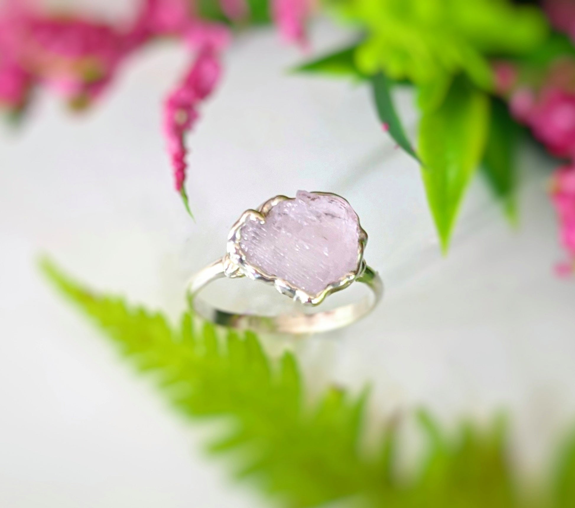 Raw Morganite ring for women, Raw pink stone silver ring, Pink crystal ring, Silver Engagement ring, Morganite Promise ring Silver Boho ring