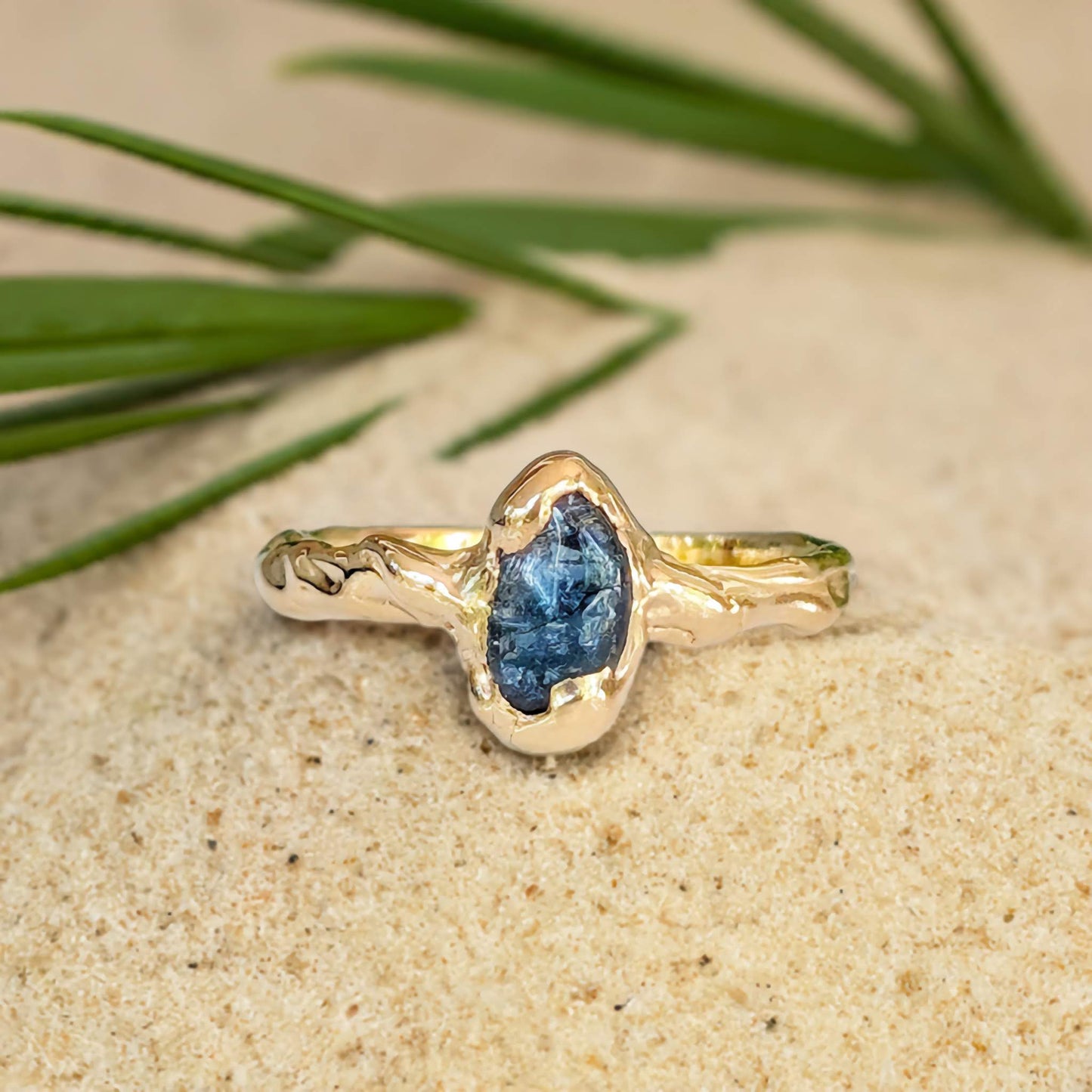 Australian Sapphire ring in Solid 14k Gold