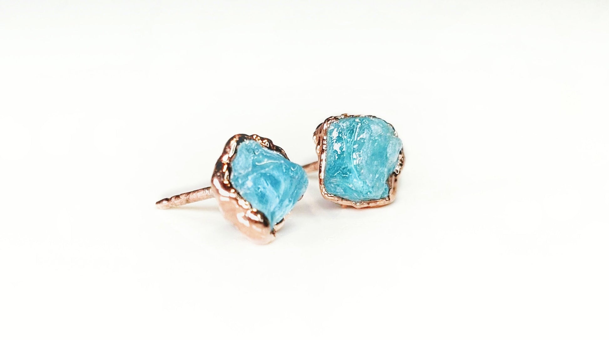 Rough raw aquamarine earrings, 18k gold plated circle earrings, beauti –  Sheila's Attic Jewelry