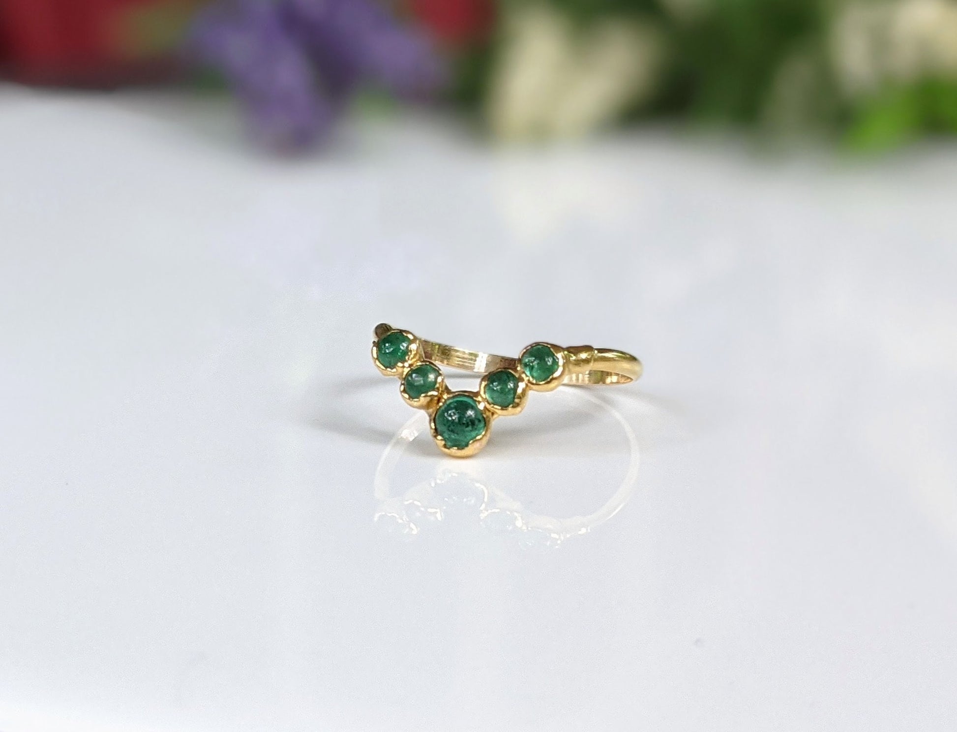 Natural Emerald Chevron wedding ring in 18k Gold