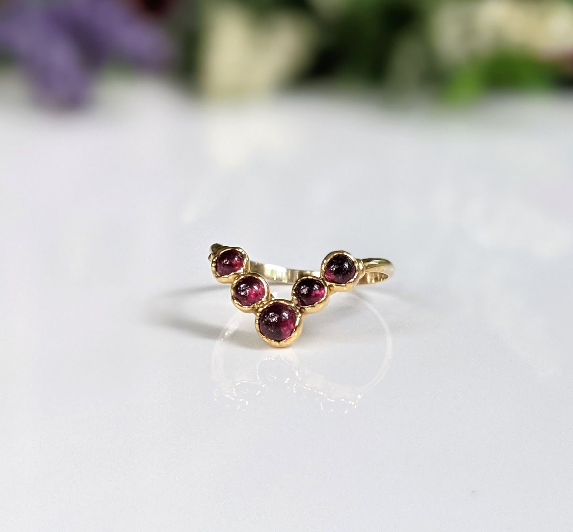 Ruby Chevron wedding ring set in 18k Gold