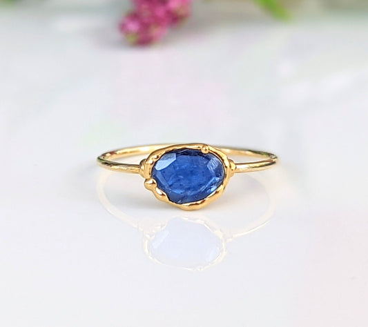 Blue Kyanite ring in unique 18k Gold setting