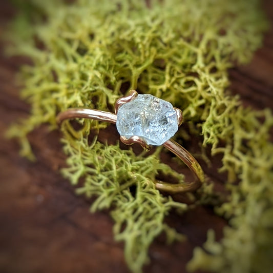 Raw Aquamarine Solitaire Engagement Ring in 18k Gold Flower Prong setting