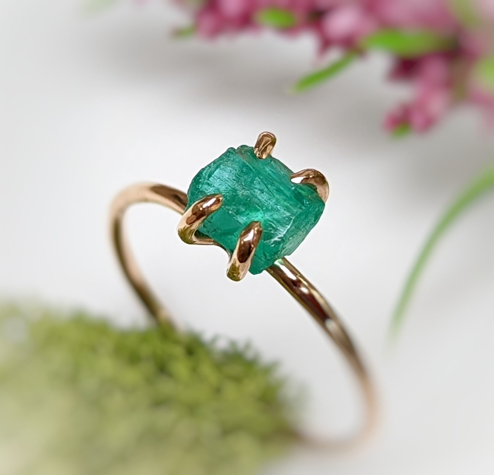 Contemporary Natural Emerald & Diamond Ring 18 Carat Yellow Gold – Imperial  Jewellery