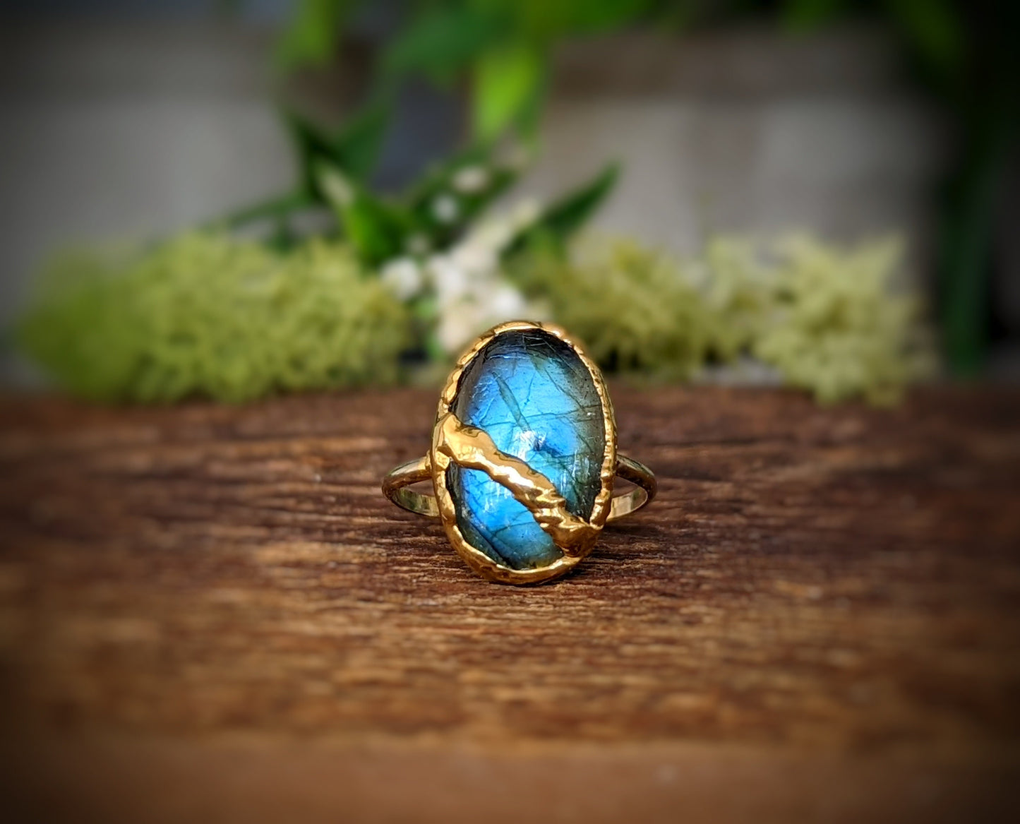Natural Labradorite ring in unique Kintsugi style 18k Gold setting