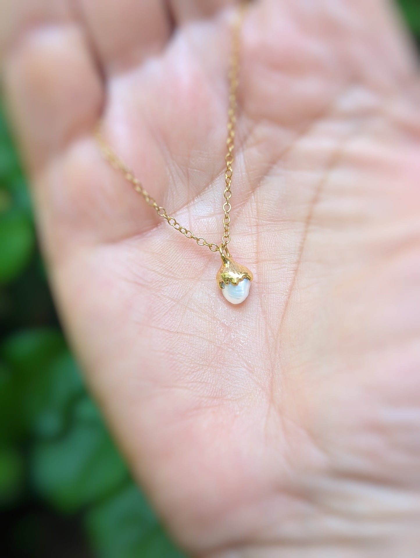 Small dainty Freshwater Pearl necklace in unique 18k Gold setting