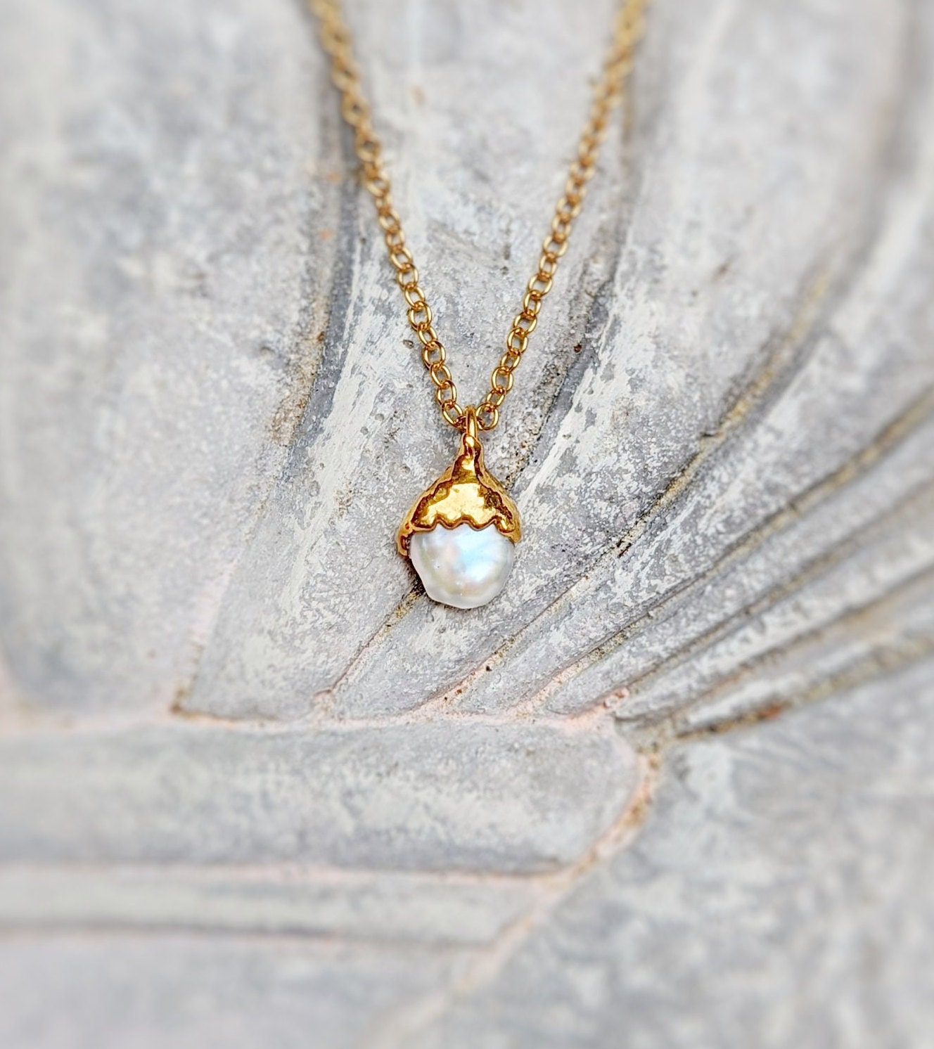 Small dainty Freshwater Pearl necklace in unique 18k Gold setting
