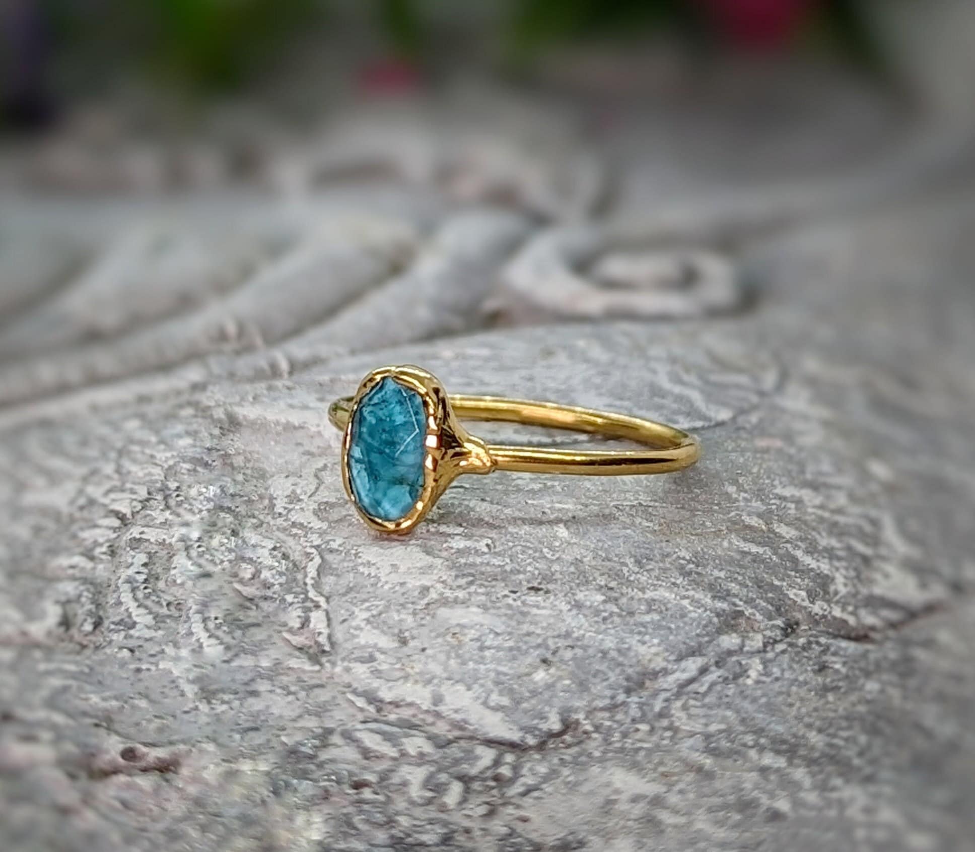 Blue Tourmaline ring in unique organic 18k Gold setting