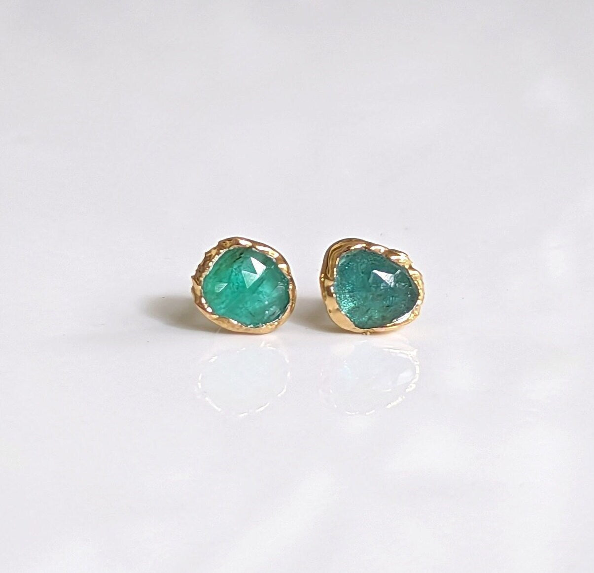 Natural green Emerald stud earrings in unique 18k Gold setting